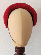 Cargar imagen en el visor de la galería, 1950s - Gorgeous Red Raffia Hat
