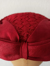 Cargar imagen en el visor de la galería, 1950s - Gorgeous Red Raffia Hat
