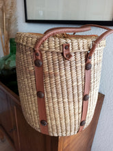 Cargar imagen en el visor de la galería, 1950s 1960s - Rarity! Fabulous Acapulco Massive Format Handbag
