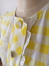 Carica l&#39;immagine nel visualizzatore di Gallery, 1950s - PARIS - Delightful Puffed Sleeves Plaid Dress - W30 (76cm)
