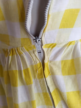 Carica l&#39;immagine nel visualizzatore di Gallery, 1950s - PARIS - Delightful Puffed Sleeves Plaid Dress - W30 (76cm)
