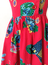 Carica l&#39;immagine nel visualizzatore di Gallery, 1940s - Stunning Red Gardening Novelty Print Dress - W27 (68cm)
