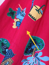 Carica l&#39;immagine nel visualizzatore di Gallery, 1940s - Stunning Red Gardening Novelty Print Dress - W27 (68cm)
