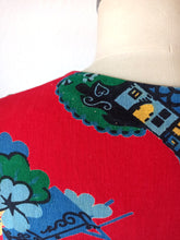 Carica l&#39;immagine nel visualizzatore di Gallery, 1940s - Stunning Red Gardening Novelty Print Dress - W27 (68cm)
