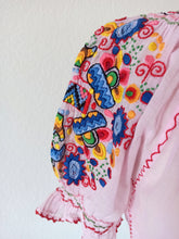 Laden Sie das Bild in den Galerie-Viewer, 1930s 1940s - Exquisite Light Pink Hungarian Blouse - W30 (76cm)
