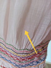 Laden Sie das Bild in den Galerie-Viewer, 1930s 1940s - Exquisite Light Pink Hungarian Blouse - W30 (76cm)
