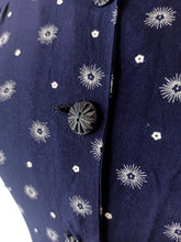 Laden Sie das Bild in den Galerie-Viewer, 1940s - Exquisite Atomic Print Rayon Dress - W31.5 (80cm)
