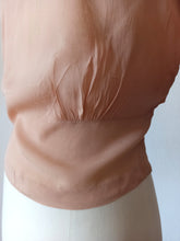 Laden Sie das Bild in den Galerie-Viewer, 1930s 1940s - Precious Sand Embroidered Blouse - W29 (74cm)
