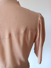 Laden Sie das Bild in den Galerie-Viewer, 1930s 1940s - Precious Sand Embroidered Blouse - W29 (74cm)
