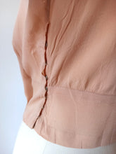 Laden Sie das Bild in den Galerie-Viewer, 1930s 1940s - Precious Sand Embroidered Blouse - W29 (74cm)
