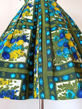 Cargar imagen en el visor de la galería, 1950s 1960s - BADER, Germany - Spectacular Floral Dress - W35 (88cm)
