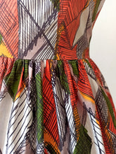 Cargar imagen en el visor de la galería, 1950s 1960s - Gorgeous Spaghetti Straps Cotton Dress - W26 (66cm)

