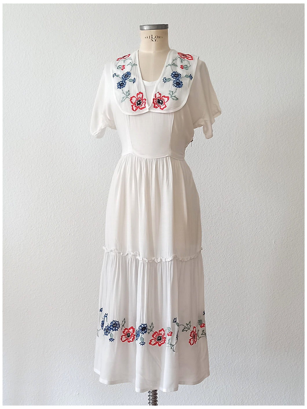 1940s - Delightful Embroidery Rayon Dress - W30 (76cm)