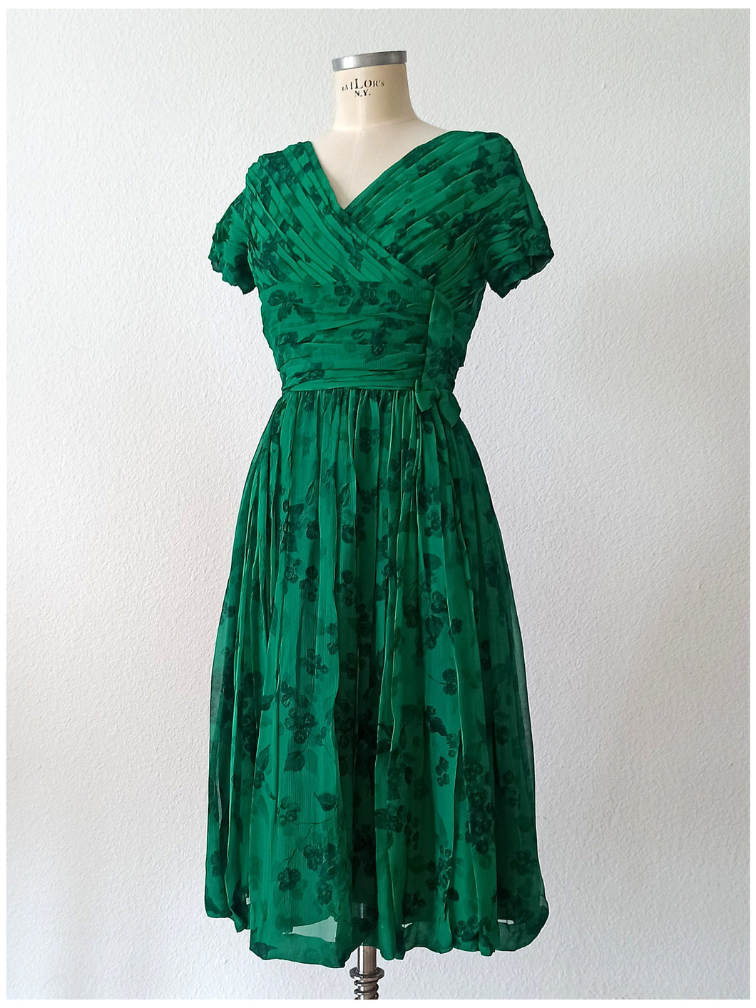 1950s - NINA FABBRI, Belgium - Exquisite Green Silk Couture Dress - W27 (68cm)
