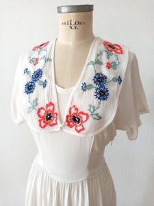 1940s - Delightful Embroidery Rayon Dress - W30 (76cm)