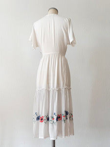 1940s - Delightful Embroidery Rayon Dress - W30 (76cm)