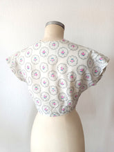 Laden Sie das Bild in den Galerie-Viewer, 1940s - DOLLY DAY, USA - Adorable Roseprint Bolero Dress - W28 (70cm)
