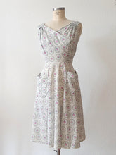 Laden Sie das Bild in den Galerie-Viewer, 1940s - DOLLY DAY, USA - Adorable Roseprint Bolero Dress - W28 (70cm)
