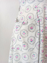 Laden Sie das Bild in den Galerie-Viewer, 1940s - DOLLY DAY, USA - Adorable Roseprint Bolero Dress - W28 (70cm)
