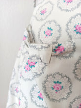 Laden Sie das Bild in den Galerie-Viewer, 1940s - DOLLY DAY, USA - Adorable Roseprint Bolero Dress - W28 (70cm)

