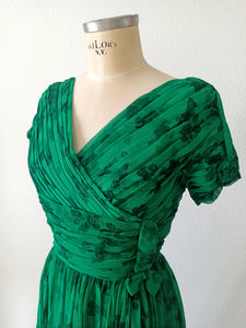 1950s - NINA FABBRI, Belgium - Exquisite Green Silk Couture Dress - W27 (68cm)