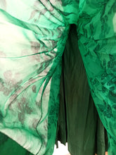Charger l&#39;image dans la galerie, 1950s - NINA FABBRI, Belgium - Exquisite Green Silk Couture Dress - W27 (68cm)
