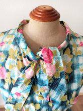 Carica l&#39;immagine nel visualizzatore di Gallery, 1950s 1960s - BÉATRICE, Paris - Precious Roseprint Cotton Dress - W28.5 (72cm)
