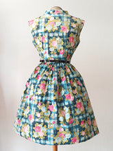 Carica l&#39;immagine nel visualizzatore di Gallery, 1950s 1960s - BÉATRICE, Paris - Precious Roseprint Cotton Dress - W28.5 (72cm)
