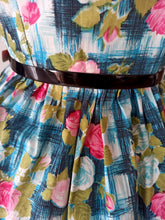 Carica l&#39;immagine nel visualizzatore di Gallery, 1950s 1960s - BÉATRICE, Paris - Precious Roseprint Cotton Dress - W28.5 (72cm)
