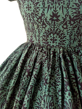 Carica l&#39;immagine nel visualizzatore di Gallery, 1950s 1960s - Gorgeous Green Cotton Dress - W26 (66cm)
