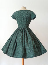 Carica l&#39;immagine nel visualizzatore di Gallery, 1950s 1960s - Gorgeous Green Cotton Dress - W26 (66cm)
