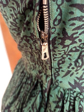 Carica l&#39;immagine nel visualizzatore di Gallery, 1950s 1960s - Gorgeous Green Cotton Dress - W26 (66cm)

