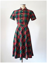 Load image into Gallery viewer, 1950s - Gorgeous Tartan Cotton Dress - W33 (84cm)

