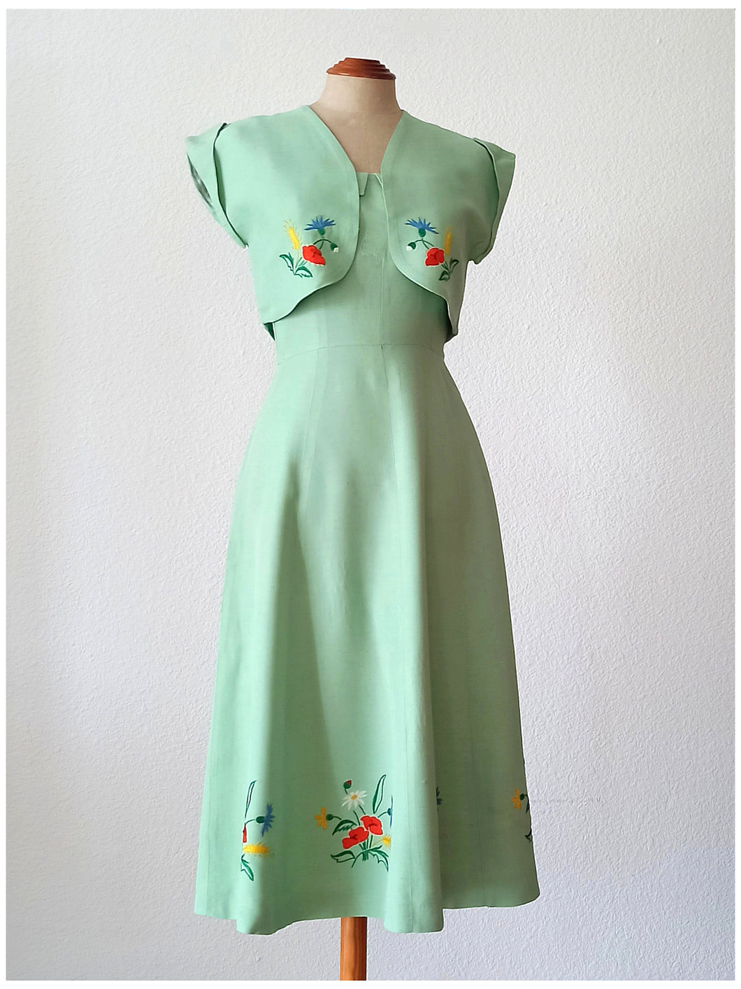 1940s - Delightful Apple Green Embroidery Bolero Dress - W24.5 (62cm)