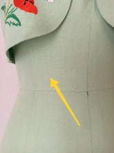 Cargar imagen en el visor de la galería, 1940s - Delightful Apple Green Embroidery Bolero Dress - W24.5 (62cm)
