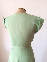 Cargar imagen en el visor de la galería, 1940s - Delightful Apple Green Embroidery Bolero Dress - W24.5 (62cm)
