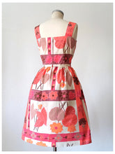 Cargar imagen en el visor de la galería, 1950s 1960s - Gorgeous Plants Floral Print Cotton Dress - W29 (74cm)
