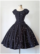 Charger l&#39;image dans la galerie, 1950s - Spectacular Black Cotton Dress - W29 (74cm)
