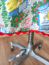 Laden Sie das Bild in den Galerie-Viewer, 1940s - Adorable Novelty Print Rayon Skirt - W33 (88cm)
