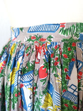 Laden Sie das Bild in den Galerie-Viewer, 1940s - Adorable Novelty Print Rayon Skirt - W33 (88cm)

