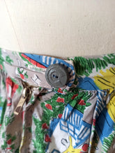 Laden Sie das Bild in den Galerie-Viewer, 1940s - Adorable Novelty Print Rayon Skirt - W33 (88cm)
