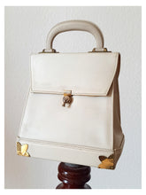 Laden Sie das Bild in den Galerie-Viewer, 1950s 1960s - Gorgeous Shape Handbag
