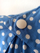 Laden Sie das Bild in den Galerie-Viewer, 1940s - Delightful Blue Dotted Cotton Dress - W28 (70cm)
