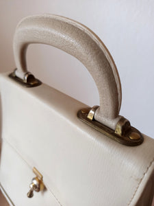 1950s 1960s - Gorgeous Shape Handbag