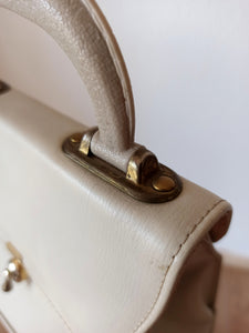 1950s 1960s - Gorgeous Shape Handbag