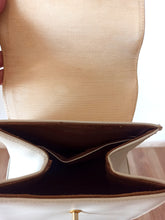 Laden Sie das Bild in den Galerie-Viewer, 1950s 1960s - Gorgeous Shape Handbag
