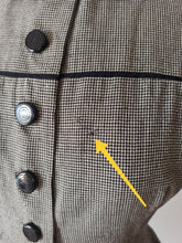 Cargar imagen en el visor de la galería, 1950s - Exquisite Houndstooth Soft Wool Dress - W24.5 (62cm)
