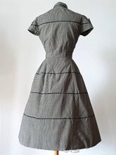 Cargar imagen en el visor de la galería, 1950s - Exquisite Houndstooth Soft Wool Dress - W24.5 (62cm)
