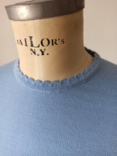 Cargar imagen en el visor de la galería, 1960s - DEADSTOCK - VICENTE, Spain - Blue Knit Sweater - Sz 4
