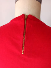 Laden Sie das Bild in den Galerie-Viewer, 1960s - DEADSTOCK - SUBLYM, Spain - Red Zipper Black Top - Sz 2

